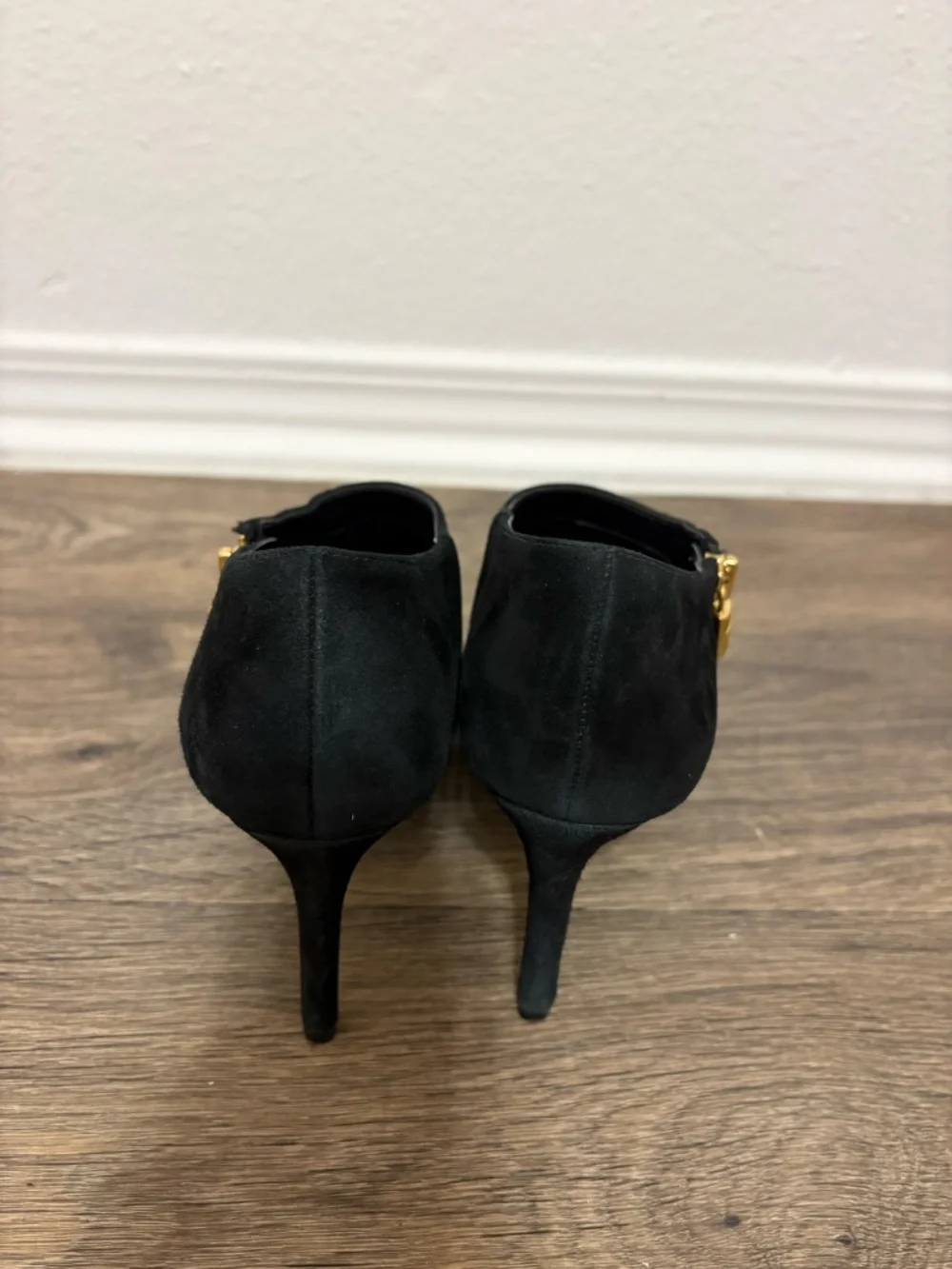 Michael Kors Heels - Black and Gold - Size 8M
